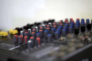 Anlage mieten: Mischpukt the t.mix xmix 1202 FX USB – Dennis Feierabend