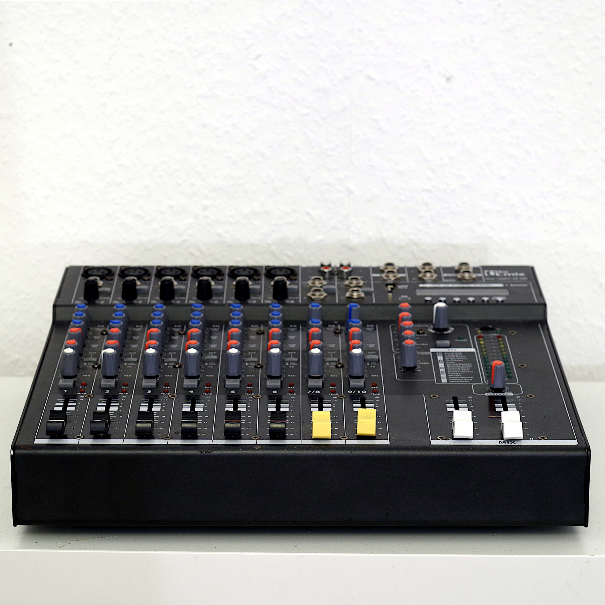 Anlage mieten: Mischpukt the t.mix xmix 1202 FX USB – Dennis Feierabend